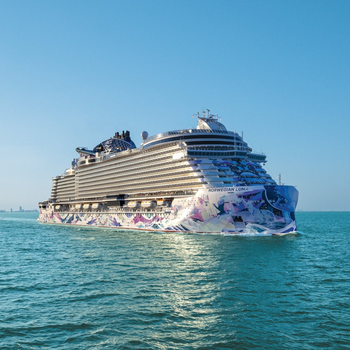 ELEVATED CLUB BALCONY STATEROOM WITH NORWEGIAN CRUISE LINE